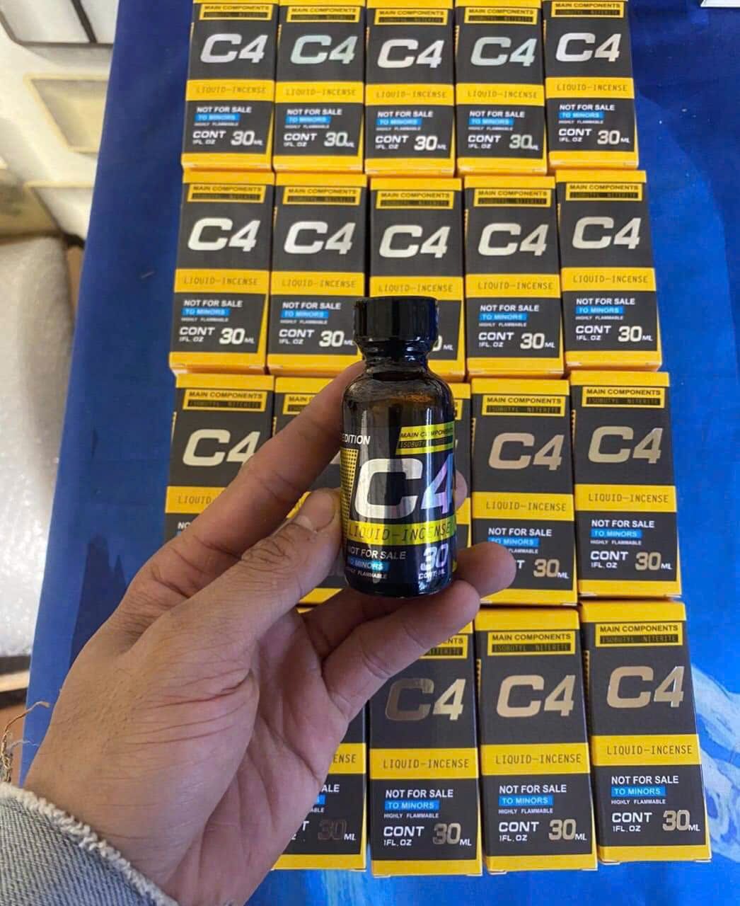 Chai h&iacute;t tăng kho&aacute;i cảm C4 30ml USA