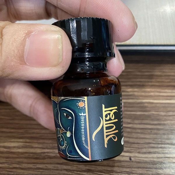 Chai H&iacute;t Tăng Kho&aacute;i Cảm Popper Con Voi Th&aacute;i Lan 10ml