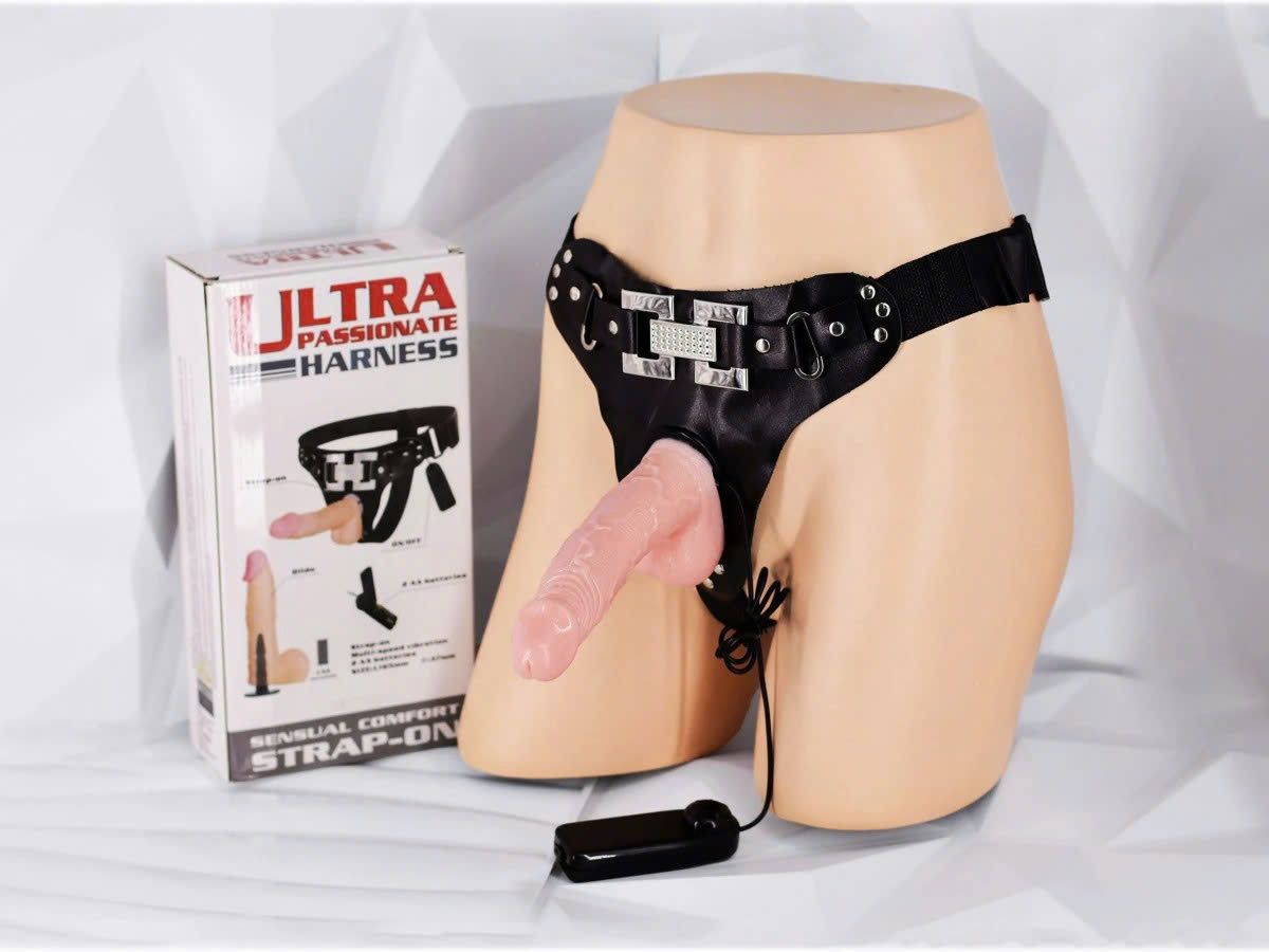 Dương vật giả c&oacute; d&acirc;y đeo Ultra Passionate Harness c&oacute; rung