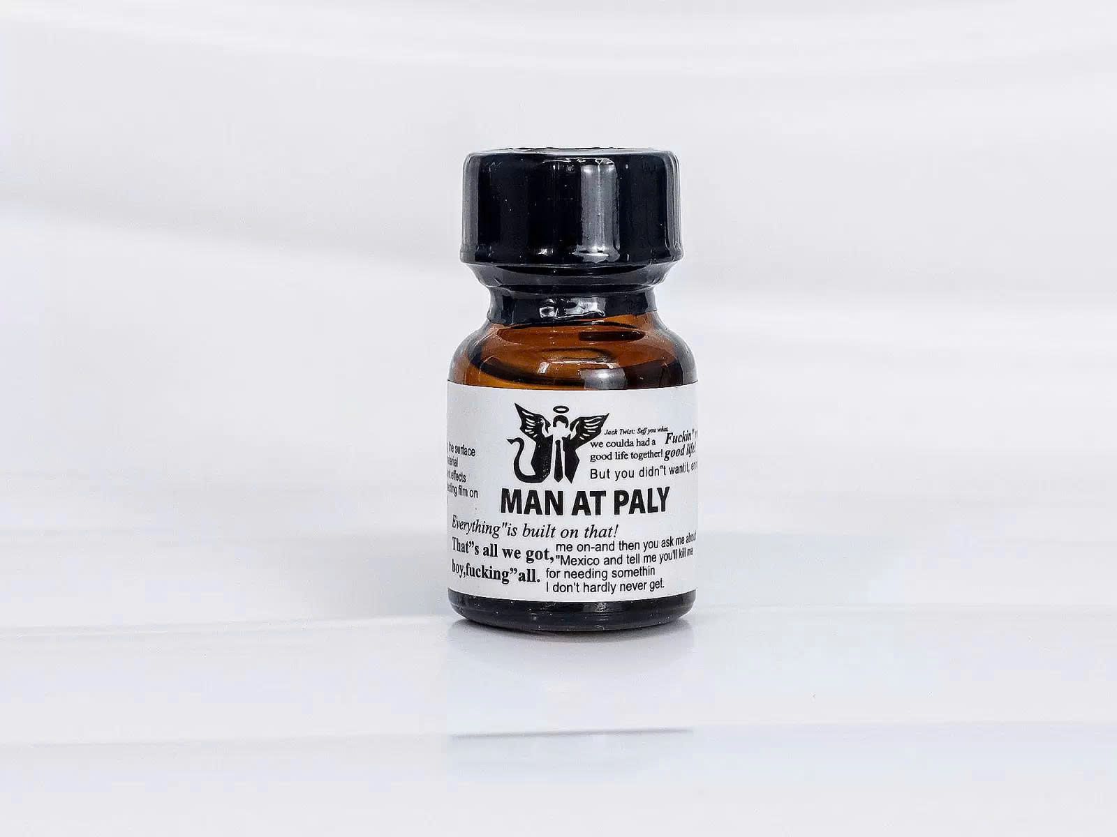 Chai h&iacute;t Man At Paly White