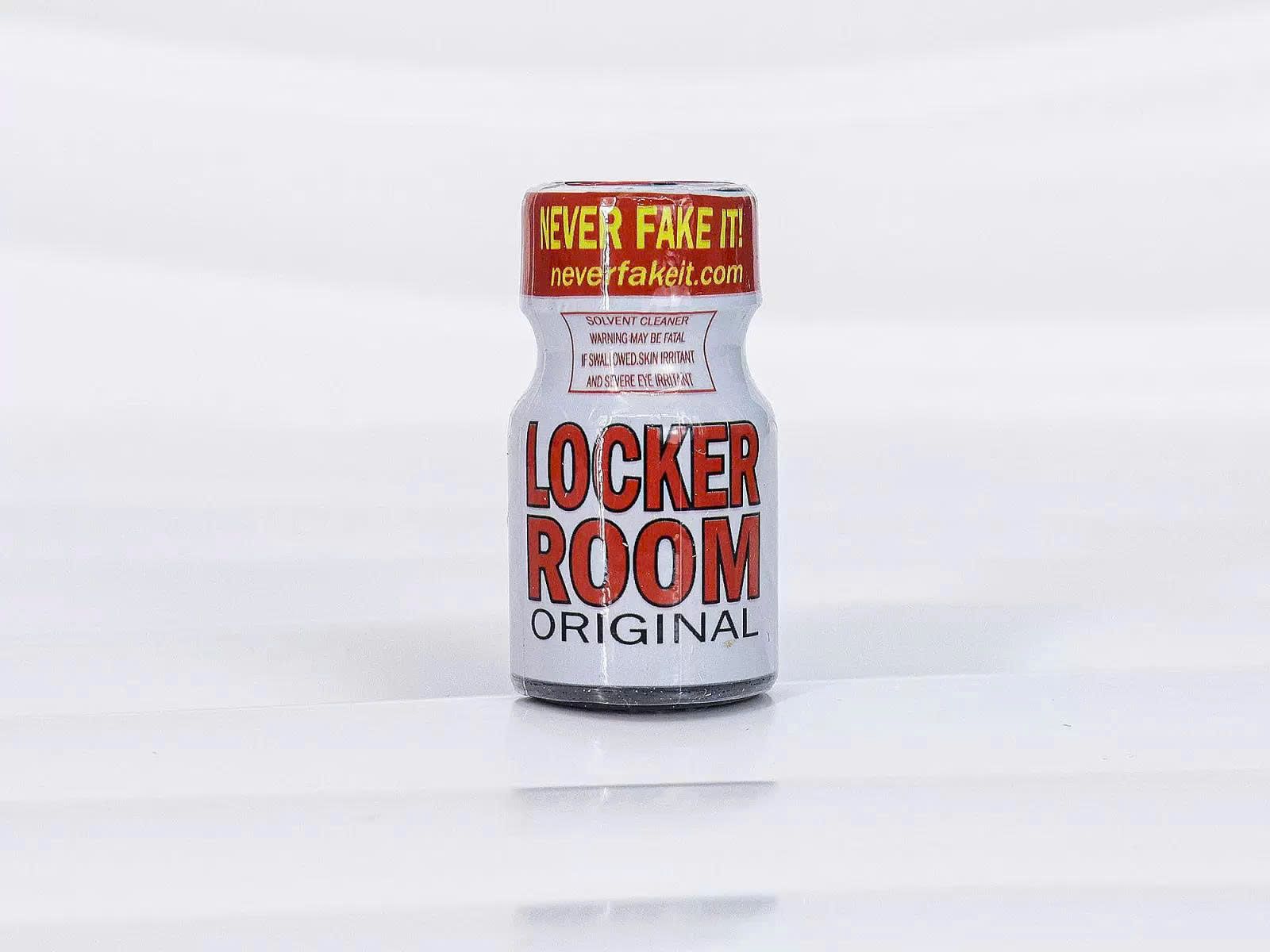 Chai h&iacute;t Locker Room
