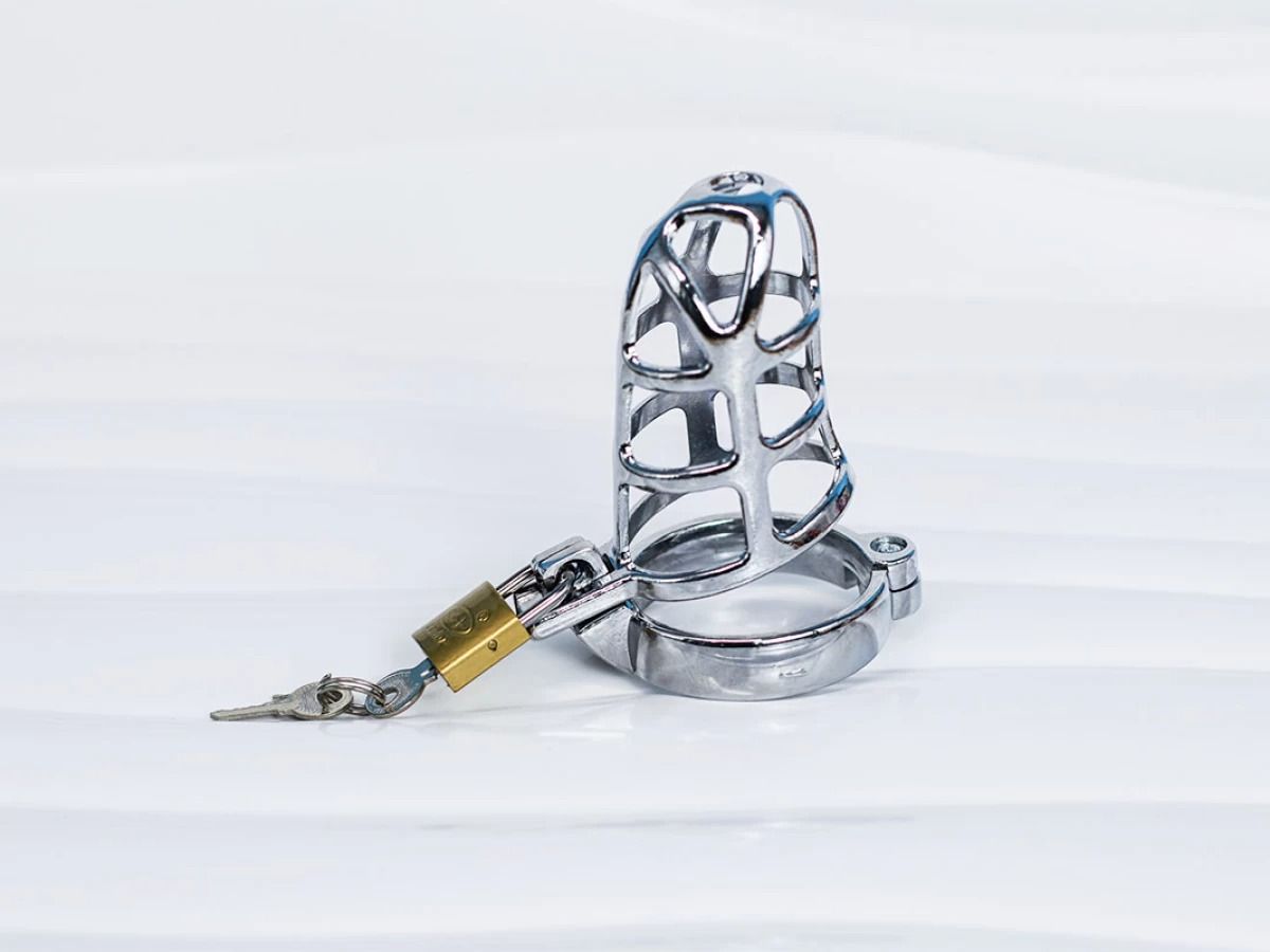 V&ograve;ng đeo dương vật Inox c&oacute; m&oacute;c kh&oacute;a