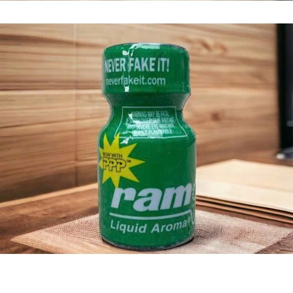 Chai h&iacute;t tăng kho&aacute;i cảm Popper PWD USA Ram Leather Cleaner