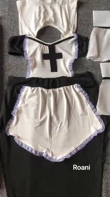 Kh&aacute;ch h&agrave;ng sử dụng V&aacute;y Cosplay Nữ Tu Ho&aacute; Trang Quyến Rũ