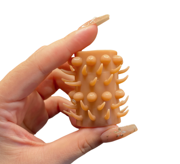 Bao cao su đ&ocirc;n kh&uacute;c giữa r&acirc;u silicon bi