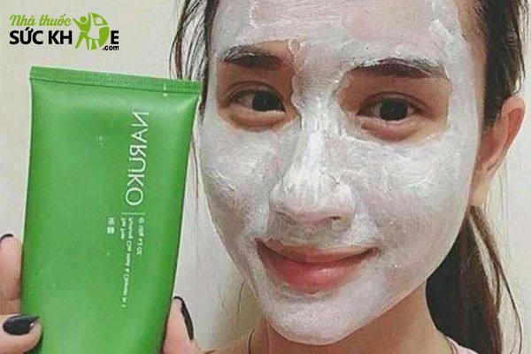 Sữa rửa mặt Naruko Tea Tree Purifying Clay Mask and Cleane chứa th&agrave;nh phần thi&ecirc;n nhi&ecirc;n