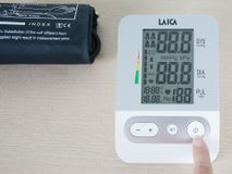 Máy đo huyết áp bắp tay Laica BM2301 chuẩn châu Âu