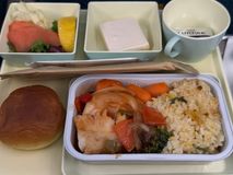 Bình nước tupperware