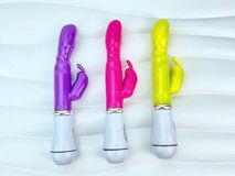 Dương vật giả có nhánh cầm tay không rung