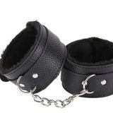 Bộ Còng Tay Bạo Dâm Bằng Da Lót Nhung Êm Ái Cao Cấp (SM16)