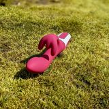 Dương vật giả Satisfyer Embrace Me có rung kích thích điểm G