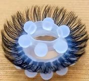 VÒNG ĐEO HỖ TRỢ NAM GIỚI MẮT CỪU 8 BI CÓ LÔNG TUA TỦA