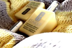Gel Dưỡng Ẩm Cho Da Dầu Clinique Dramatically Different Moisturizing Gel Oil 125ml - Cung Cấp Độ Ẩm Nhẹ Nhàng, Không Nhờn Rít 744753