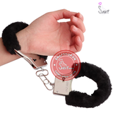 (Snapshop) Còng Tay Số 8 Bằng Thép Có Lót Lông Chính Hãng