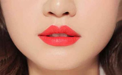 Phun môi collagen là gì? Bao nhiêu tiền? Cách chăm sóc cho lên màu chuẩn
