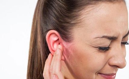 Mọc mụn trong tai là do đâu? Hướng dẫn cách xử lý phù hợp