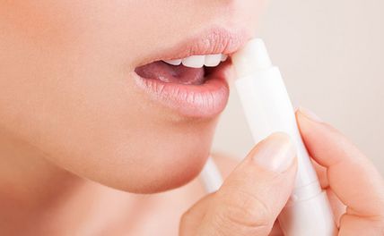 Top 10 son dưỡng chống nắng tốt nhất bảo vệ môi không bị thâm
