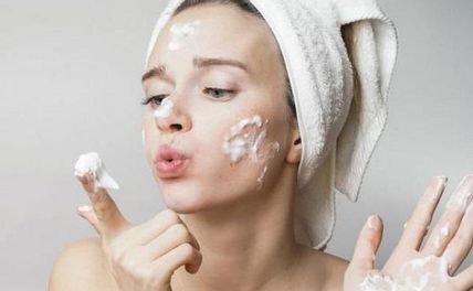 Top 8 sữa rửa mặt cho da dầu mụn thâm được yêu thích nhất
