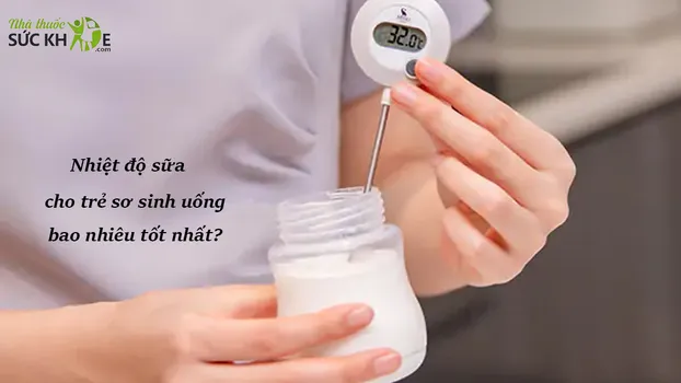 Nhiệt độ sữa cho trẻ sơ sinh uống bao nhiêu hợp lý, an toàn?