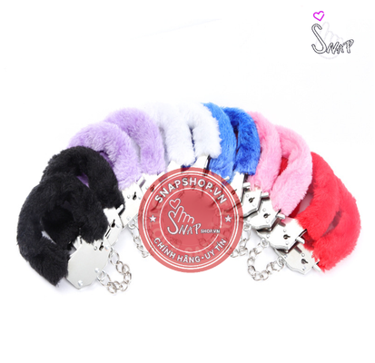 (Snapshop) Còng Tay Số 8 Bằng Thép Có Lót Lông Chính Hãng