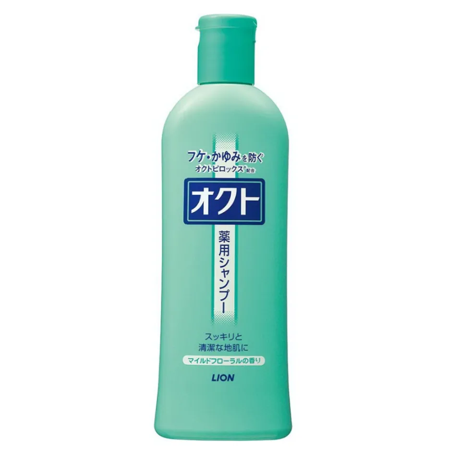 Dầu gội hỗ trợ giảm gàu Lion của Nhật