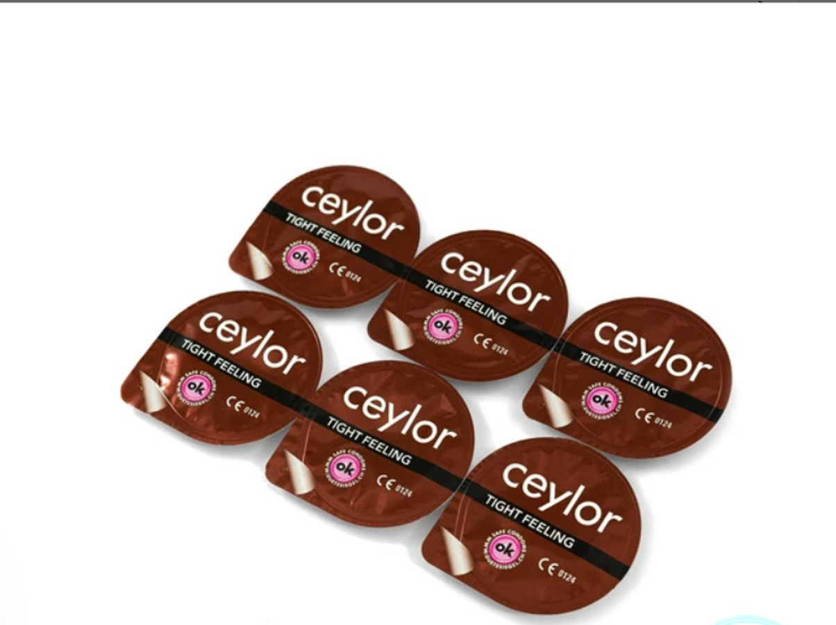 Bao cao su Ceylor Tight Feeling kích thước nhỏ 45mm hộp 12 cái 