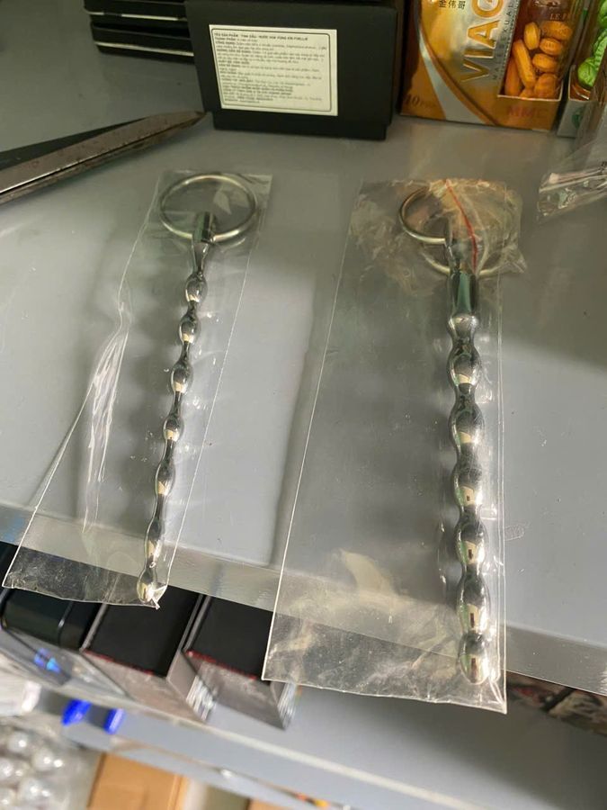 Cây thông lỗ tiểu dài 15cm ,che tên sp 