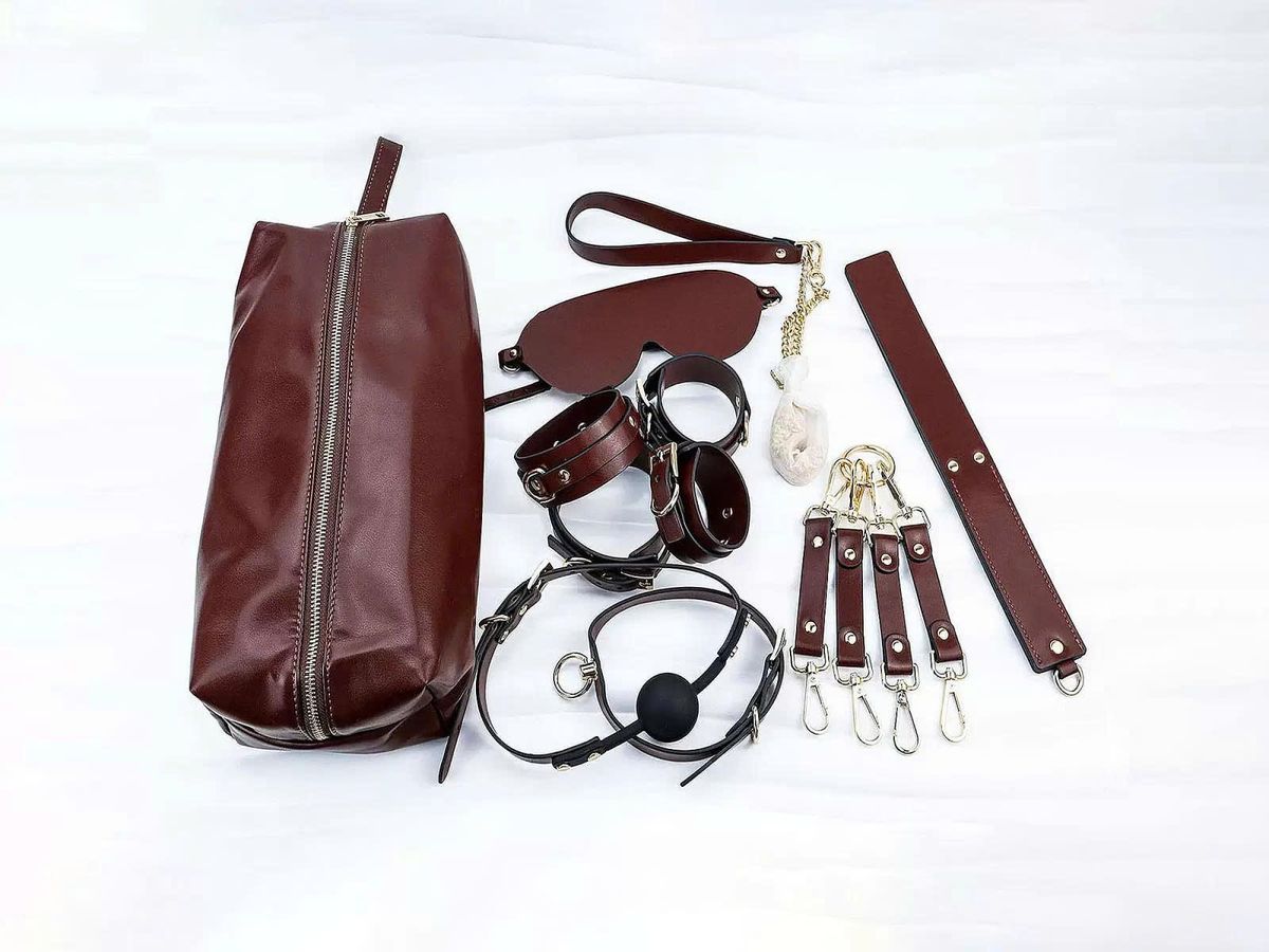 Túi đồ chơi bạo dâm da nâu 8 món