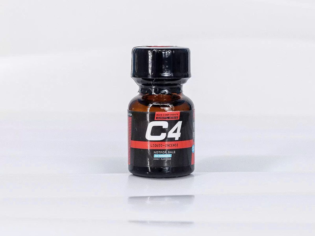 Chai hít C4 Liquid Incense Red tăng cảm giác hưng phấn