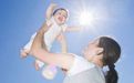 Tắm nắng cho trẻ sơ sinh lúc nào là tốt nhất? Tắm bao lâu là đủ?