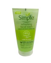 Sữa rửa mặt Simple Kind to Skin Refreshing của Anh