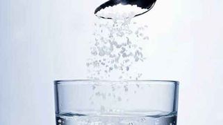 Nước muối sinh lý là gì? Công dụng và cách dùng hiệu quả nhât?