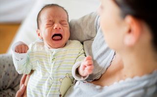 Trẻ sơ sinh bị ho: cách điều trị tại nhà và những sai lầm cần tránh