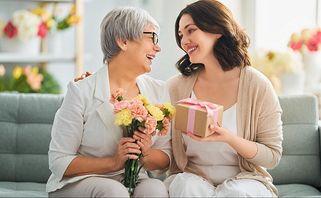 Top 21+ quà tặng 20/10 cho mẹ vừa ý nghĩa, vừa thiết thực