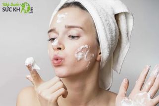 Cách sử dụng kem dưỡng ẩm cho da mặt đúng chuẩn không thể bỏ qua