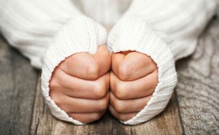 Tay chân lạnh là bệnh gì? Có nguy hiểm không? Cách khắc phục như thế nào?