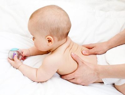Trị rôm sảy cho bé